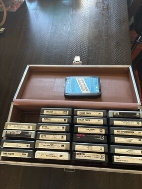Vintage 8 track tape lot w/case&cleaner Queen, Pink Floyd,AC/DC,Eagles UNTESTED